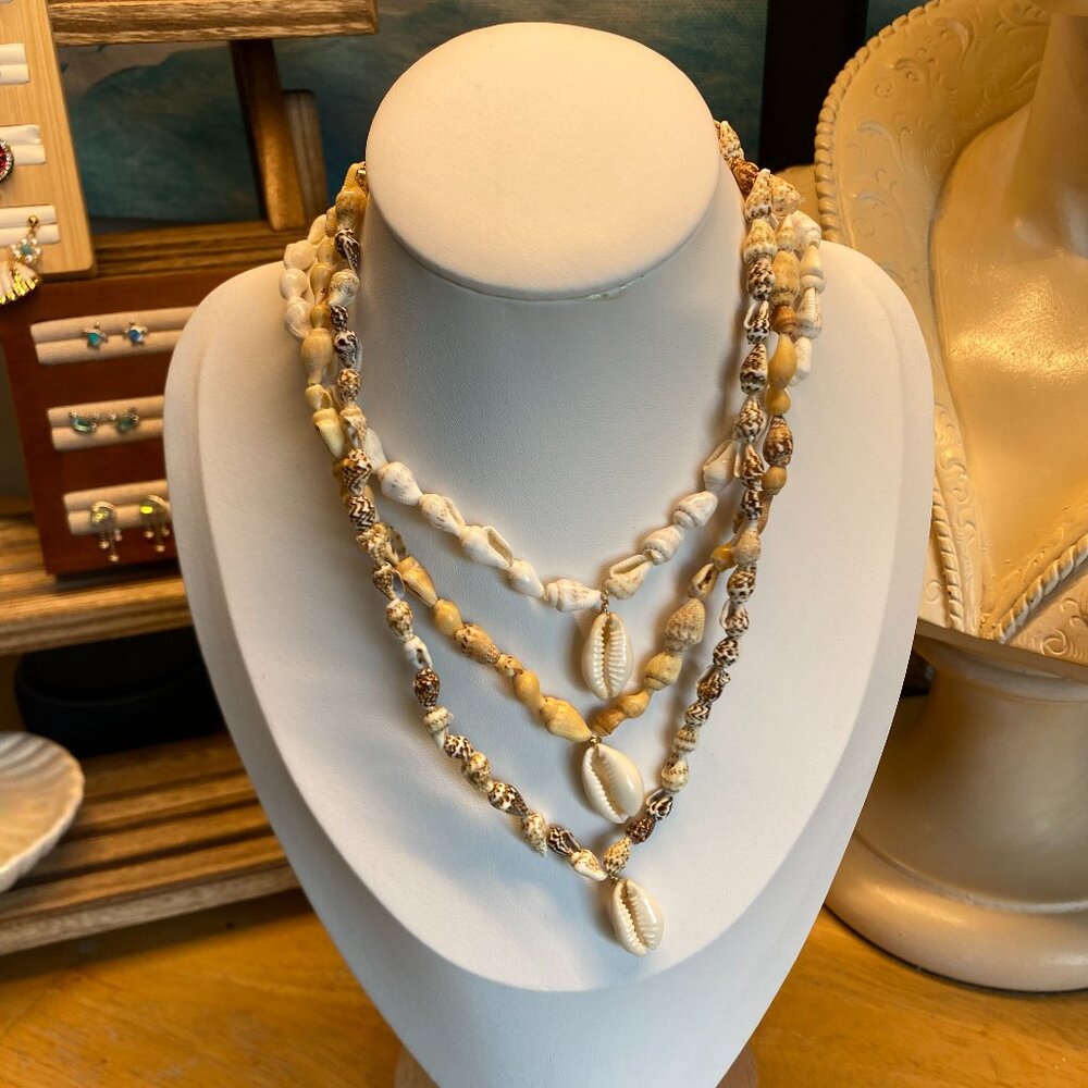 M97 Mermaid Shell Chokers